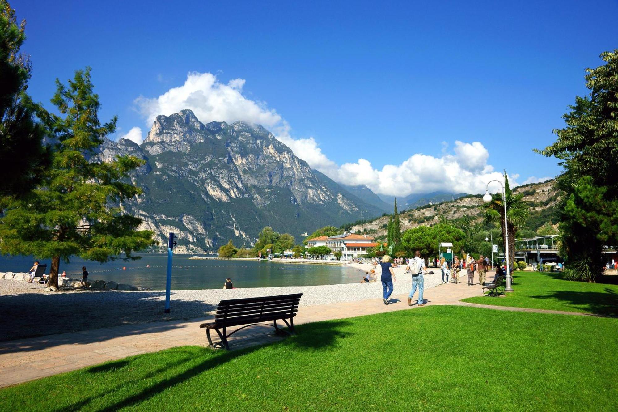 Claz House - Happy Rentals Riva del Garda Eksteriør billede