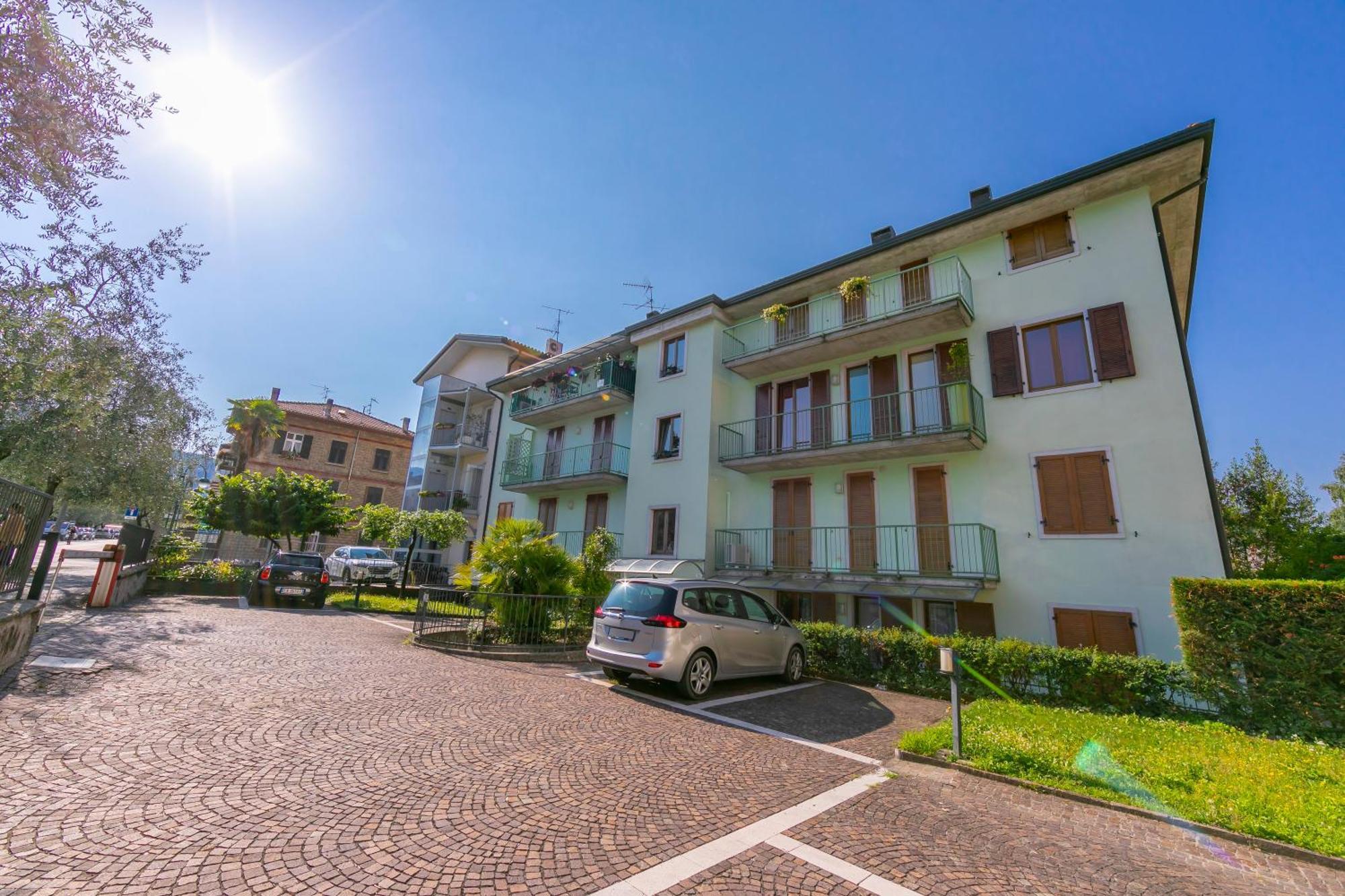 Claz House - Happy Rentals Riva del Garda Eksteriør billede