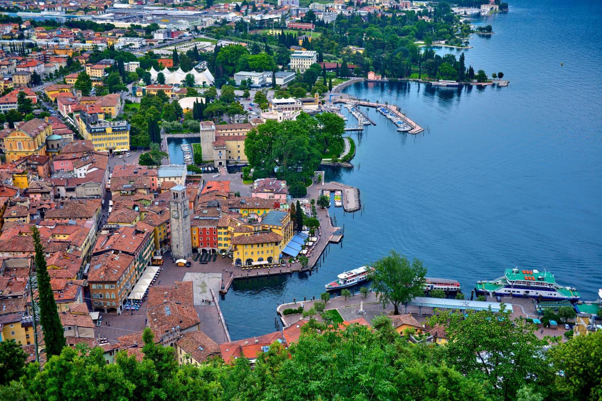 Claz House - Happy Rentals Riva del Garda Eksteriør billede